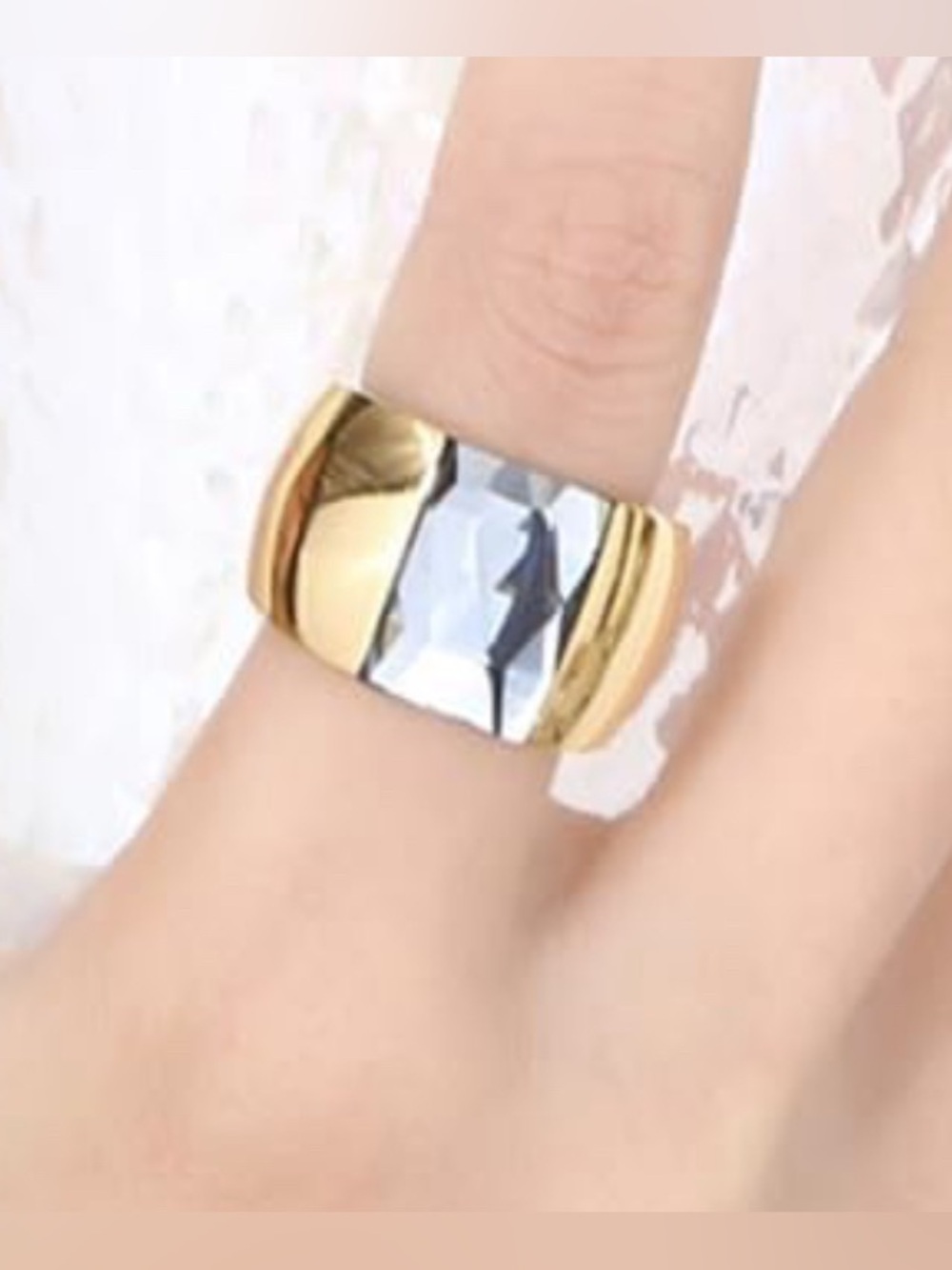 Stunning Nordstrom 18KT Gold Vermeil topaz Band ring size 7